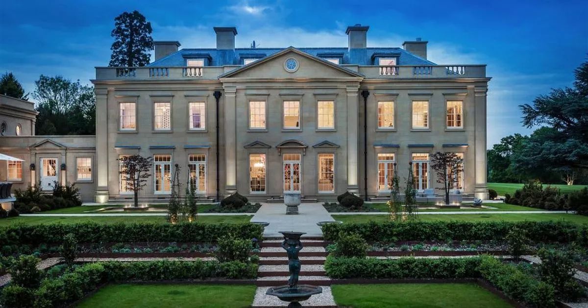 Luxury mansion stay in London
